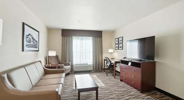 Люкс Cobblestone Hotel & Suites - Bellefontaine