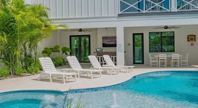 Коттедж Crescent Beach House