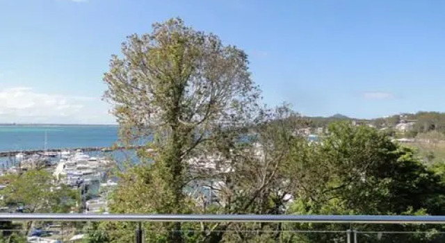 3 'Paradiso', 4 Laman Street - aircon, pool, heart of town, water views, Забронировать Апартаменты/квартира Апартаменты Нельсон-Бей, рядом с Baptist Tabernacle, Апартаменты/квартира