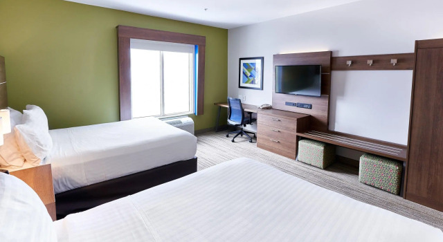 Четырёхместный номер Standard Holiday Inn Express Hotel & Suites Dieppe Airport by IHG