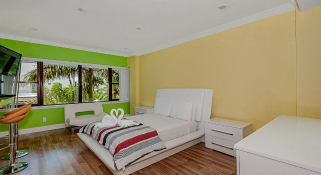 Люкс Deluxe Beach Front Studio Miami Beach