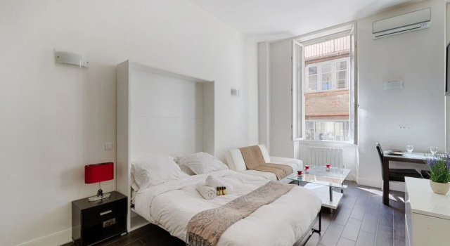 Modern Studio 3 Minutes From the Old Port!, Забронировать Отель Кастеллан и Префе 