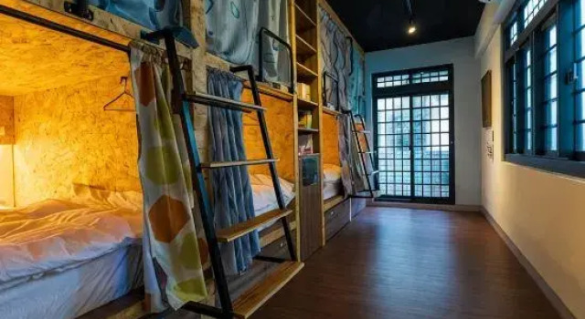 Кровать в общем номере Hostel Alley Inn