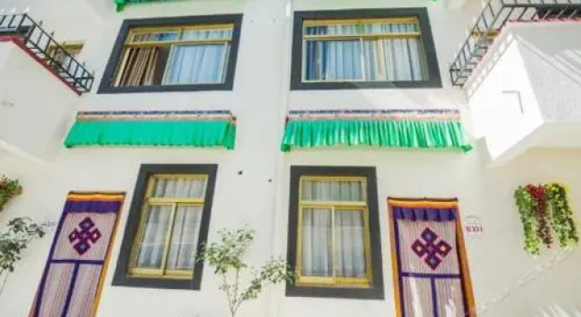 Hi Inn Lhasa Jokhang Temple, Rezerwuj Hotel Hotele w Lhasa z parkingiem, w pobliżu Ramoche Temple, Parking