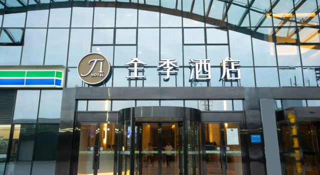 Ji Hotel Zhengzhou East Railway Station