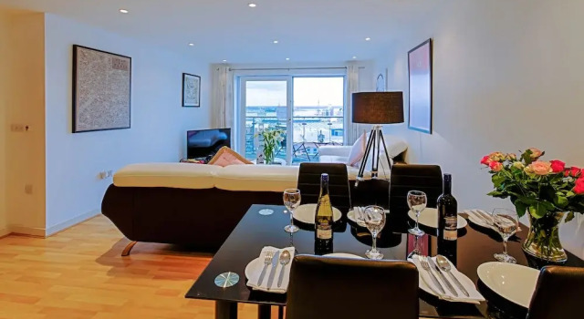 Апартаменты с 2 комнатами с балконом Gunwharf Quays Harbour Apartments