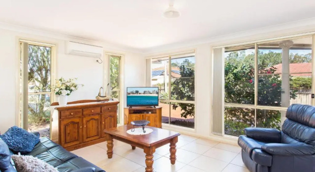 Коттедж 1/4 Huntly Close