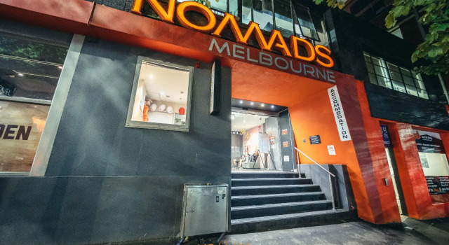 Кровать в общем номере Nomads Melbourne Backpackers