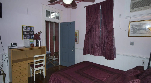 The Burgundy Bed and Breakfast, Забронировать Отель «постель и завтрак» Новый Орлеан Луизиана, рядом с New Orleans Center for Creative Arts