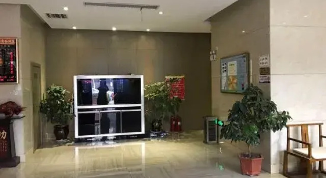 YI Cheng Le Xuan Hotel, Rezervovat Hotel Luohe Henan