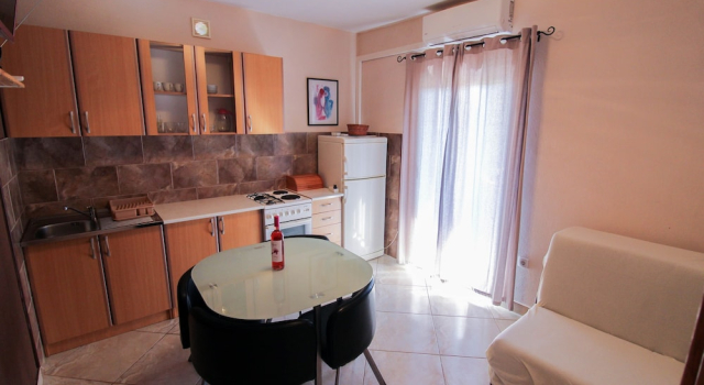Apartments Mladen, Забронировать Апартаменты/квартира Винишче Trogir Riviera, рядом с Пляж Купиница