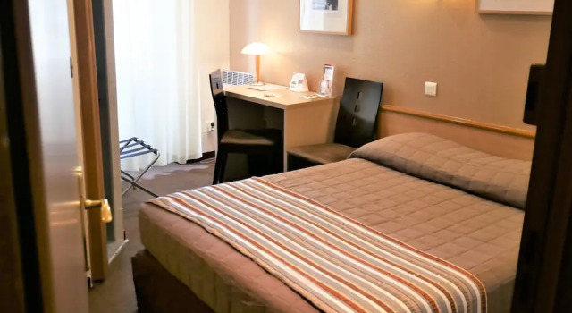 Номер Classic Hôtel dAngleterre, Salon-de-Provence