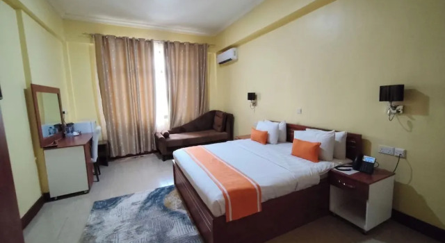 Номер Standard The Royal Ambassador Hotel