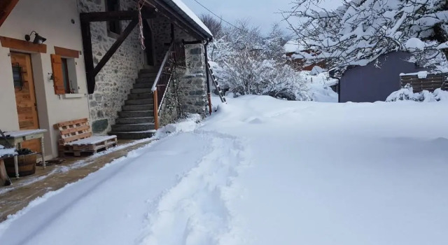 Апартаменты Appartement entre lac et montagnes