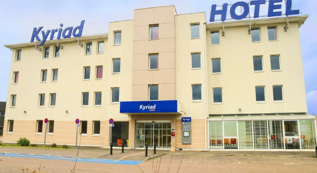 Кровать в общем номере Kyriad Rouen Sud - Val de Reuil