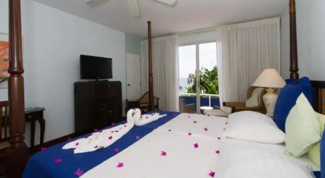 Номер Luxury Blue Haven Hotel