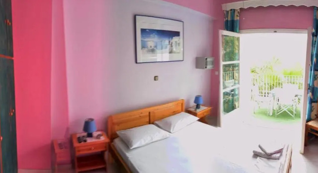 Апартаменты Manos Apartments