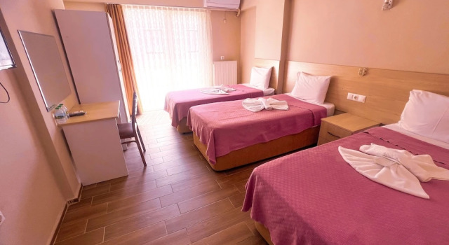 Трёхместный номер Standard с балконом Figen Suite Hotel 2