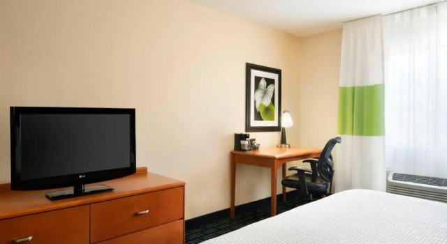 Номер Standard Fairfield Inn & Suites by Marriott Champaign