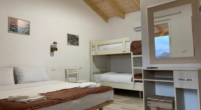 Vila Sofia Gllava - Resort, Забронировать Курортный отель Отели Gjirokastër County с парковкой, Парковка