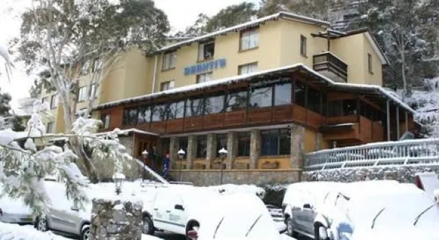 Berntis Mountain Inn, Забронировать Отель Отели Тредбо с парковкой, рядом с Snowgums Ski Lift, Парковка