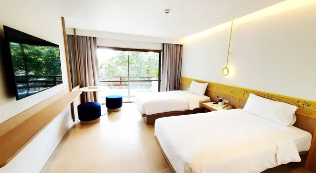 Двухместный номер Superior с балконом и с видом на сад Novotel Rayong Rim Pae Resort