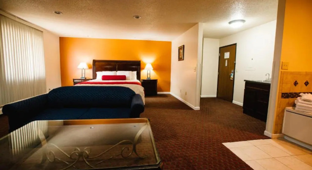 Люкс Deluxe Days Inn by Wyndham Minot