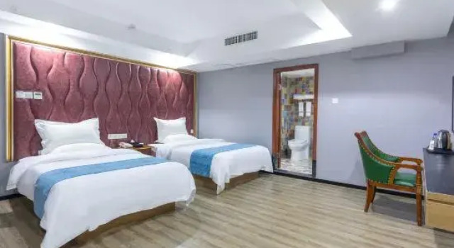 Люкс Deluxe Bangc Bangci Hotel (Guiyang Guanshanhu Park Lincheng West Road Subway Station)