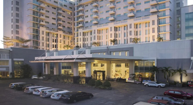 Claro Makassar, Book Hotel Hotels in Sulawesi with Parking, Parking