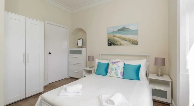 Spacious and Homely One Bedroom Flat in Edinburgh, Забронировать Отель Эдинбург Midlothian, рядом с Scottish Widows Bank Plc