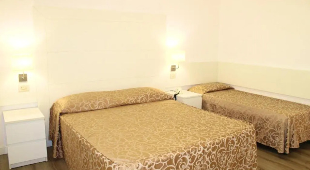 Трёхместный номер Standard с балконом Hotel Esplanade
