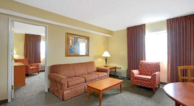 Люкс Days Inn by Wyndham St. Louis/Westport MO