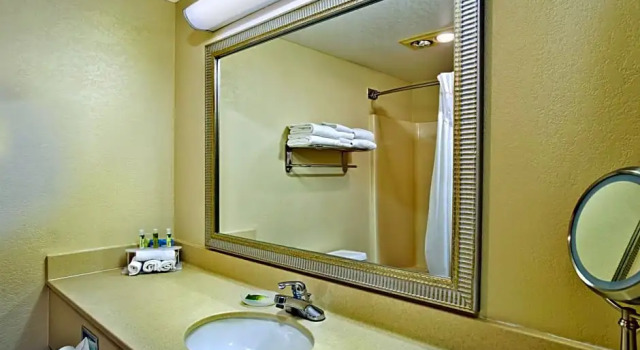 Номер Executive Holiday Inn Express Mackinaw City by IHG