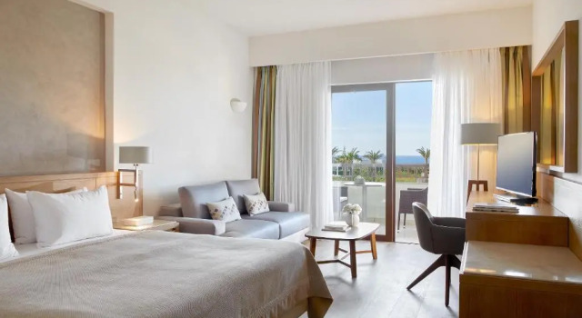 Двухместный номер с видом на бассейн Minoa Palace Resort