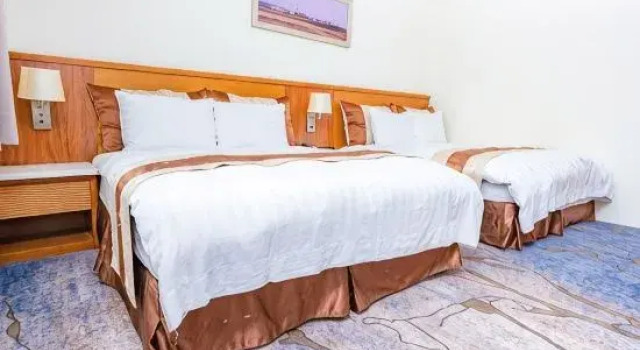 Четырёхместный номер Standard Yaling Hotel