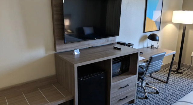 Двухместный люкс La Quinta Inn & Suites by Wyndham Montgomery