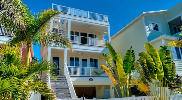 Avenue E By The Sea Apartment 4