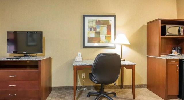 Люкс Comfort Inn & Suites Airdrie