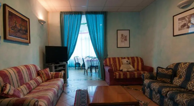 Четырёхместный номер Standard с балконом Hotel Savina