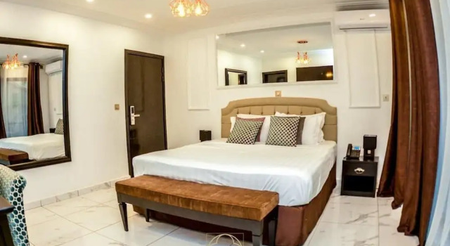 AMJ Hotel