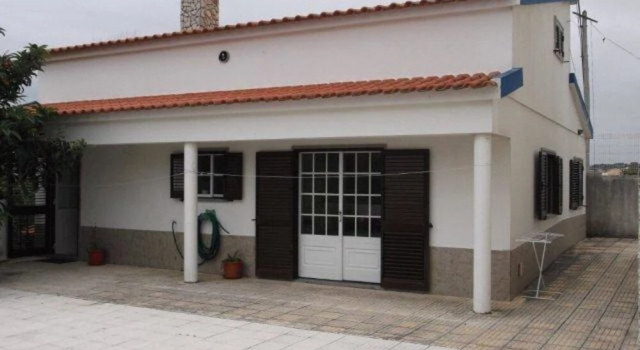 House With 2 Bedrooms in Carvoeira, With Wonderful Mountain View, Encl, Rezerwuj Hotel Carvoeira Centro Region