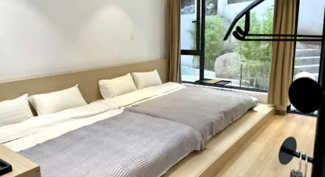 Кровать в общем номере HHHO Tree House B&B (Badaling Water Gate Great Wall Branch)