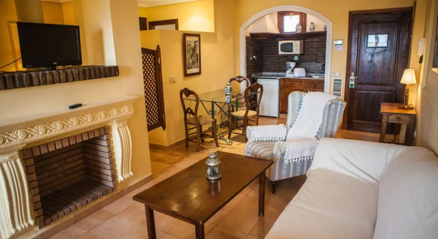 Студия Estudios Turísticos Bahia Sur