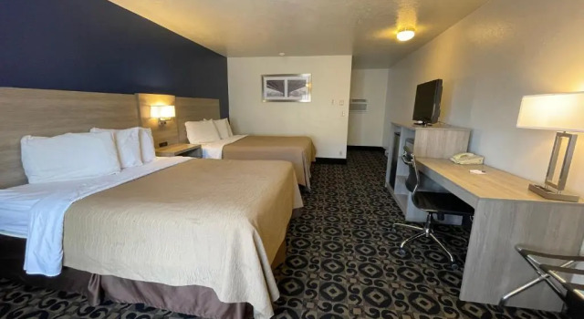 Четырёхместный номер Standard Americas Best Value Inn Roosevelt/Ballard