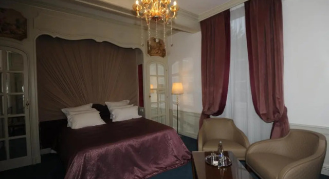 Полулюкс Deluxe Hôtel Victor Hugo