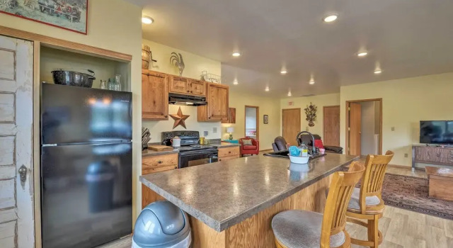 Коттедж Large Ten Sleep Home on Main St, 10 Mins to Canyon