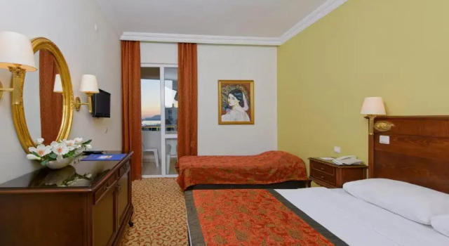 Трёхместный номер Standard Antique Roman Palace Museum Hotel