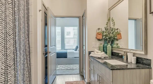 Maison De Luxe Brand New Cozy, Prime Location 1 Bedroom Condo by Redawning