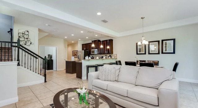Elegant and Spacious 4BD Home Near Disney and Minutes From Florida's top Golf Courses! #8197, Buchen Sie Ferienhaus Hotels in Four Corners mit Pool, Schwimmbad