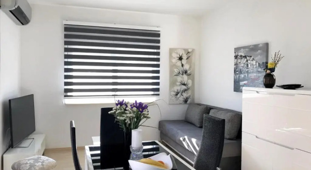 Apartments Robert, Rezerwuj Apartament Hotele w Split-Dalmatia County z parkingiem, Parking